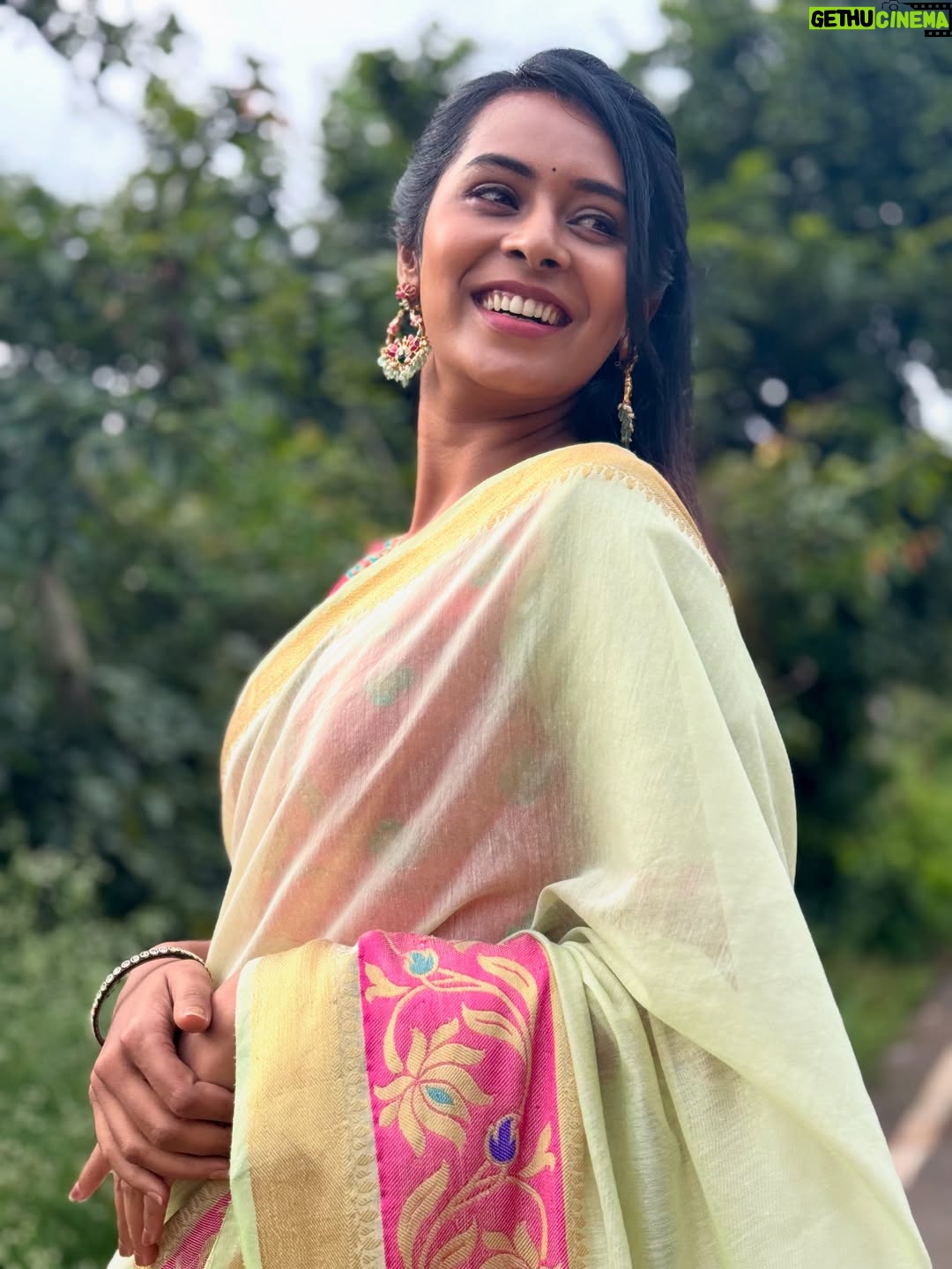 Ishita Varsha - 10.6K Likes - Not so aesthetically pleasing but If I like it - I will post it! 😊

Earnings - @thespatika 

#ishitavarsha #thankyougenie🧞‍♀️ #blessedlife😇 #saree #sareelove❤️
