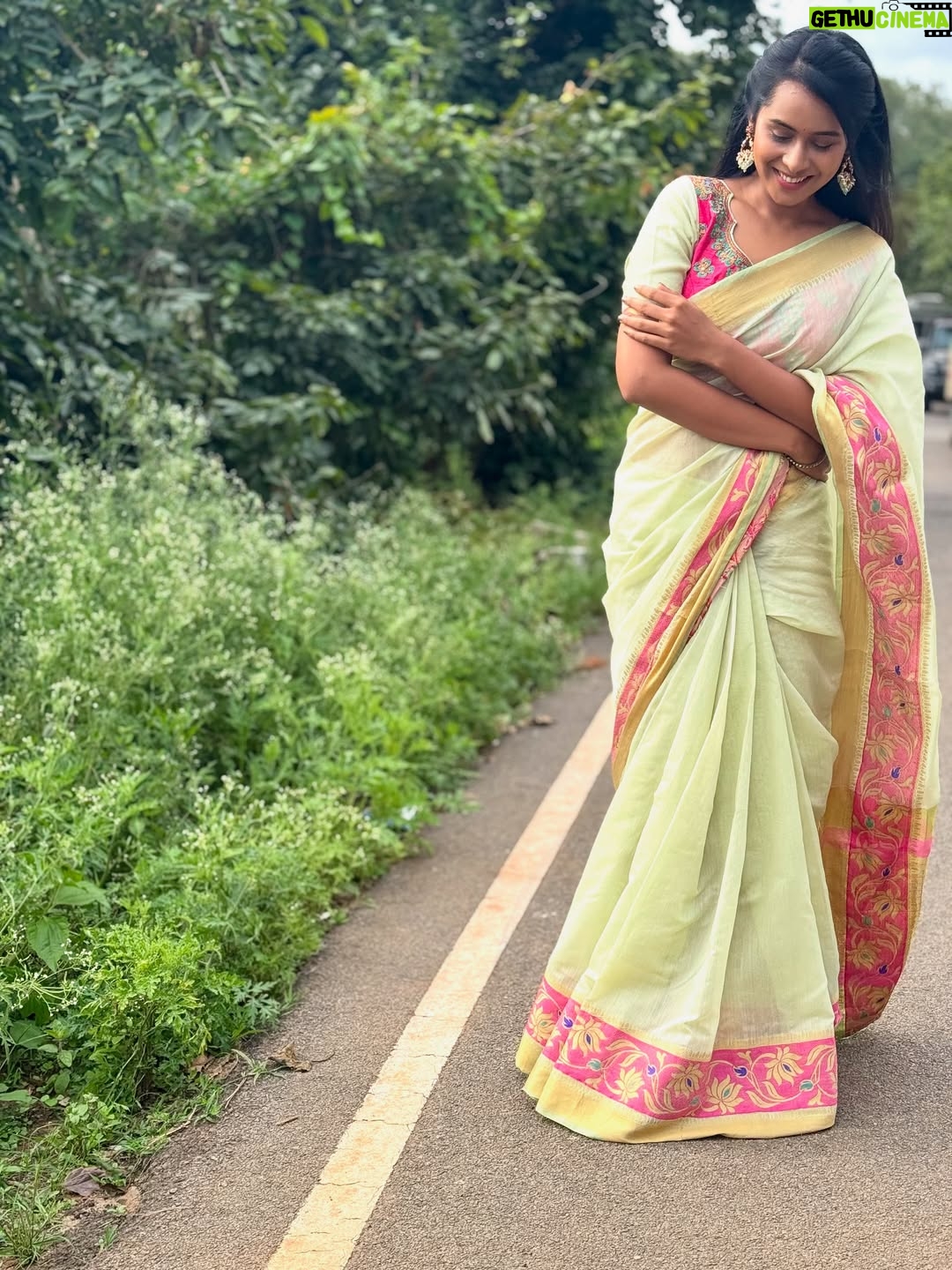 Ishita Varsha - 10.6K Likes - Not so aesthetically pleasing but If I like it - I will post it! 😊

Earnings - @thespatika 

#ishitavarsha #thankyougenie🧞‍♀️ #blessedlife😇 #saree #sareelove❤️