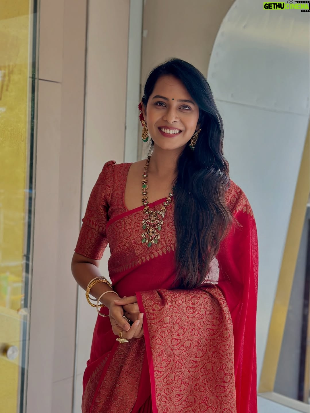 Ishita Varsha - 26.1K Likes - 🌹

#ishitavarsha #thankyougenie🧞‍♀️ #blessedlife😇 #saree #sareelove❤️ #sareeofinstagram #southindian #traditional