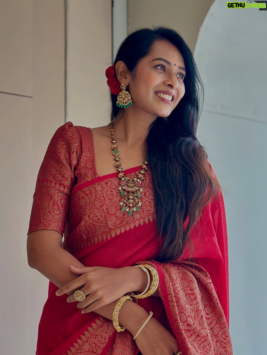 Ishita Varsha - 26.1K Likes - 🌹

#ishitavarsha #thankyougenie🧞‍♀️ #blessedlife😇 #saree #sareelove❤️ #sareeofinstagram #southindian #traditional