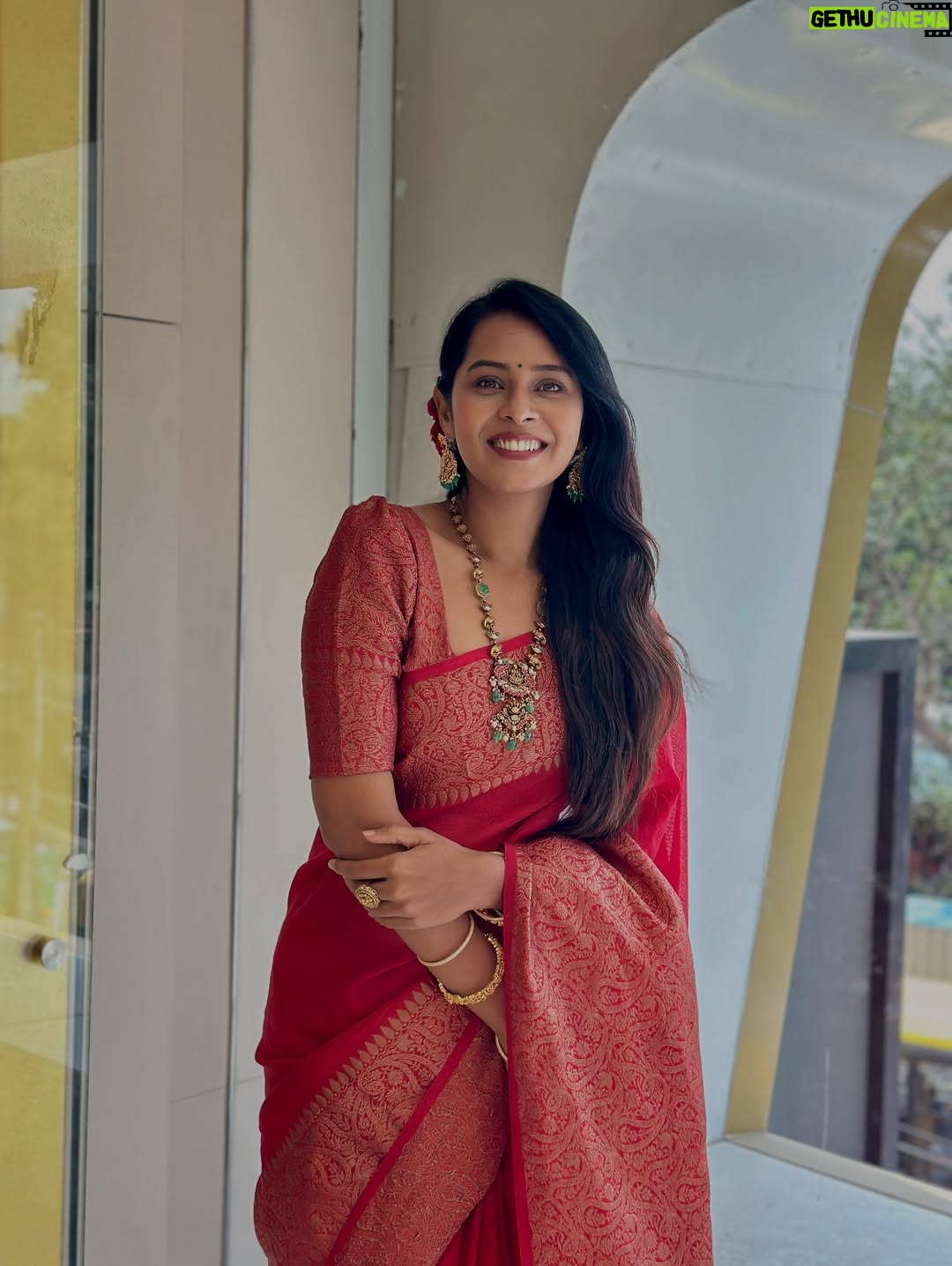 Ishita Varsha - 26.1K Likes - 🌹

#ishitavarsha #thankyougenie🧞‍♀️ #blessedlife😇 #saree #sareelove❤️ #sareeofinstagram #southindian #traditional