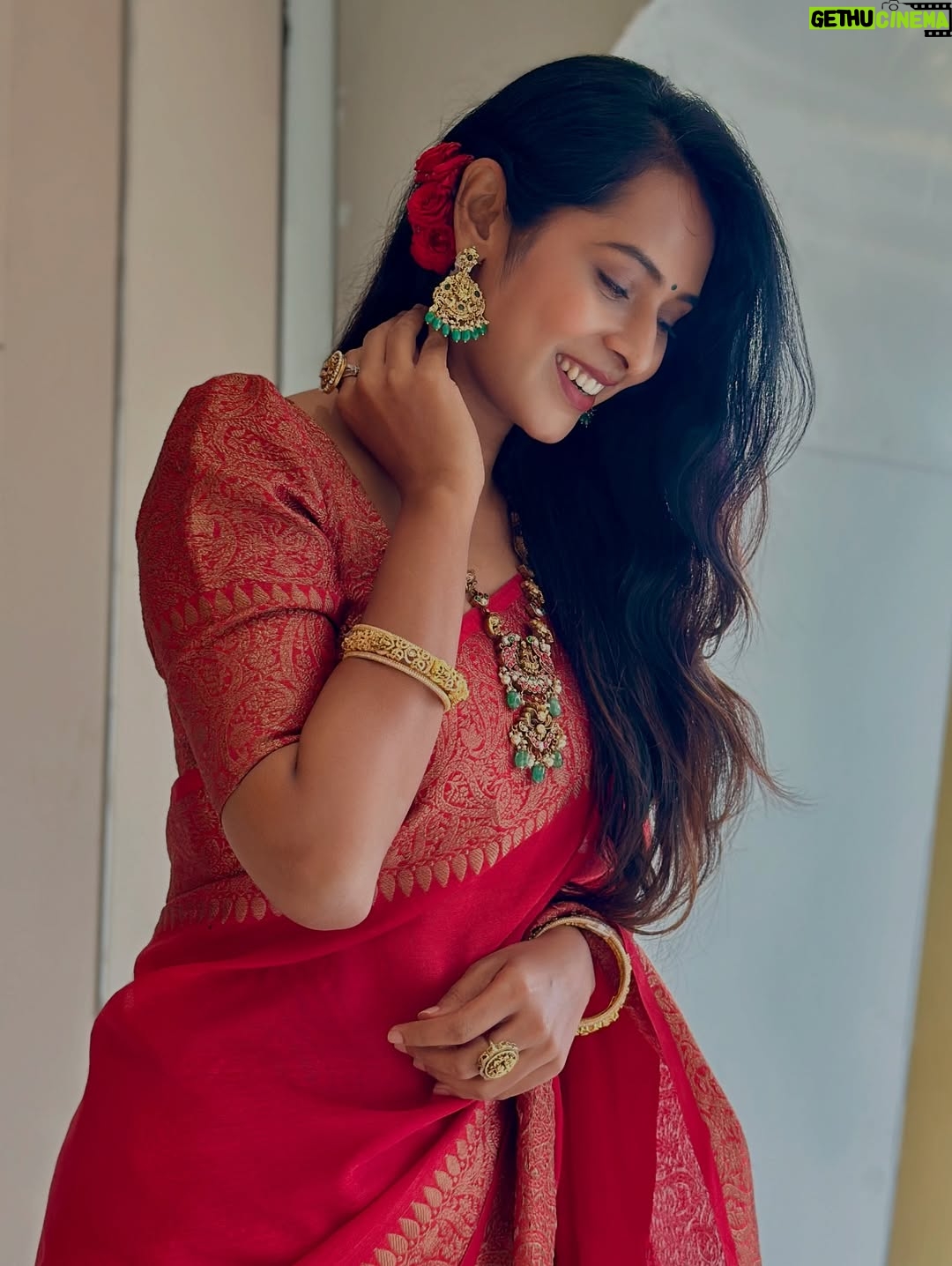 Ishita Varsha - 26.1K Likes - 🌹

#ishitavarsha #thankyougenie🧞‍♀️ #blessedlife😇 #saree #sareelove❤️ #sareeofinstagram #southindian #traditional