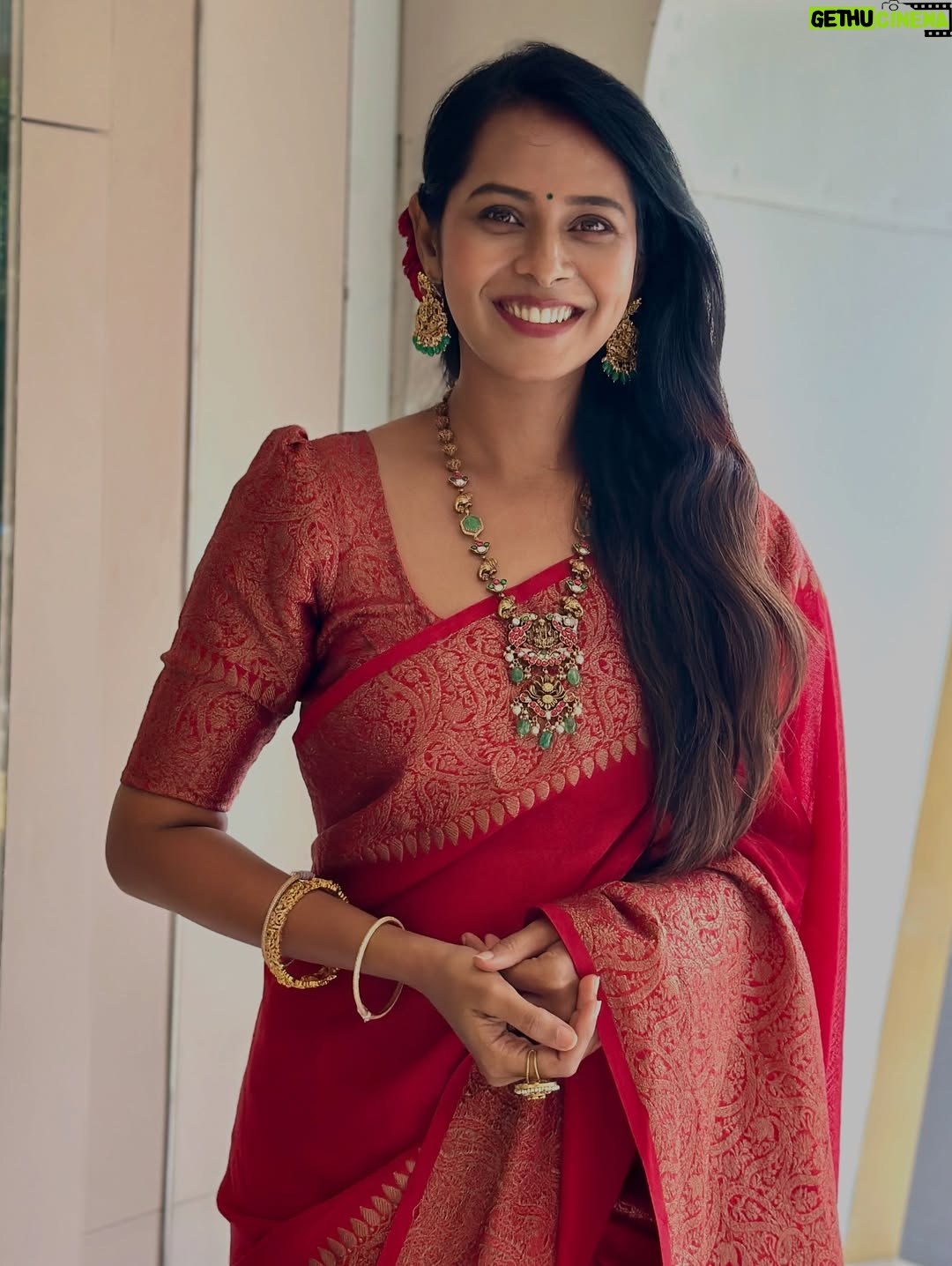 Ishita Varsha - 26.1K Likes - 🌹

#ishitavarsha #thankyougenie🧞‍♀️ #blessedlife😇 #saree #sareelove❤️ #sareeofinstagram #southindian #traditional