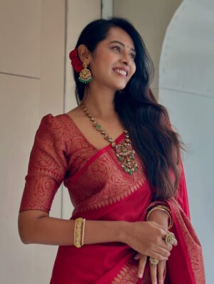 Ishita Varsha Instagram - 🌹

#ishitavarsha #thankyougenie🧞‍♀️ #blessedlife😇 #saree #sareelove❤️ #sareeofinstagram #southindian #traditional