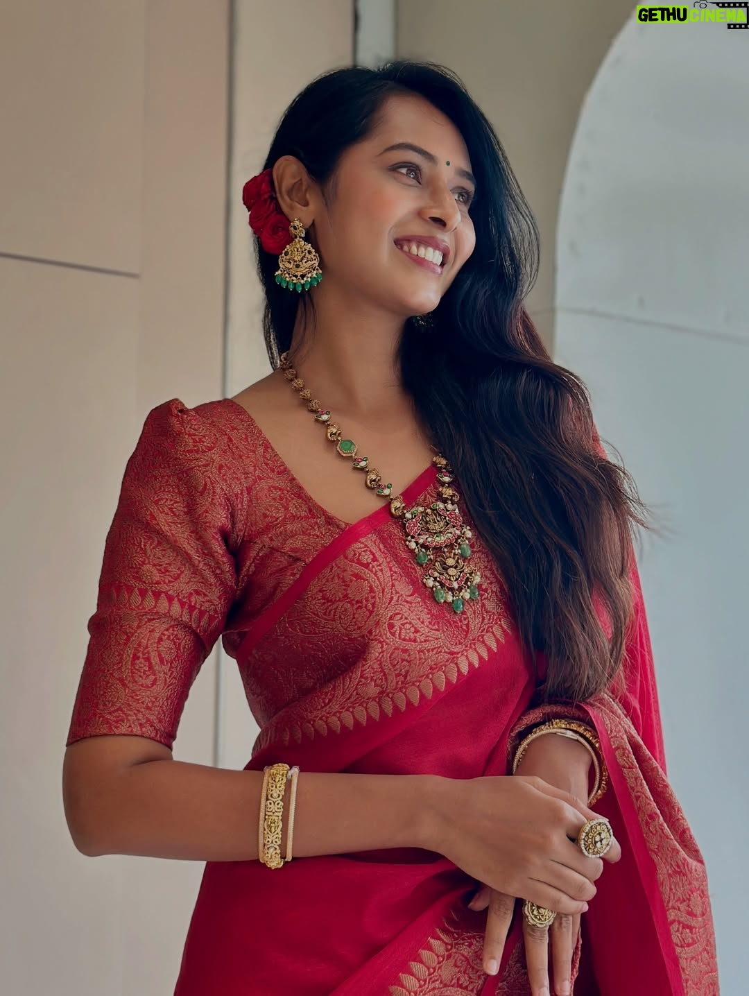 Ishita Varsha - 26.1K Likes - 🌹

#ishitavarsha #thankyougenie🧞‍♀️ #blessedlife😇 #saree #sareelove❤️ #sareeofinstagram #southindian #traditional