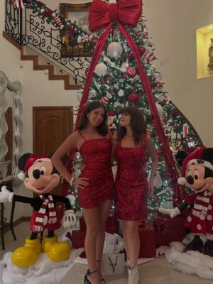 Itatí Cantoral Instagram - Feliz navidad con todo nuestro amor 🥰 @mariacantoral_