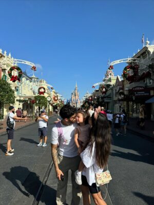 Ivana Yturbe Instagram - Feliz cumpleaƱos compaƱerito de vida ā„ļø Eres el mejor equipo que puedo tener, Almu y yo nos sacamos la loterĆa de tener un hombre como tĆŗ en nuestras vidas š„°š„° Todo a tu lado es mĆ”s bonito!
Gracias por todo el amor que me das dĆa a dĆa ā¤ļø Eres un super papĆ”, el mejor esposo, un amigo increĆble y un cabellero de esos pocos que existenšš¾Todos los que te conocemos y tenemos la dicha de compartir contigo sabemos el ser de luz que eres. Que este aƱo venga acompaƱado de mucho Ć©xitos y que todos los deseos de tu corazón se cumplan porque nadie lo mereces mĆ”s que tĆŗ āØ. Feliz dĆa mi vida hermosa!!!Almudena y yo te amamos con todo nuestro corazón š