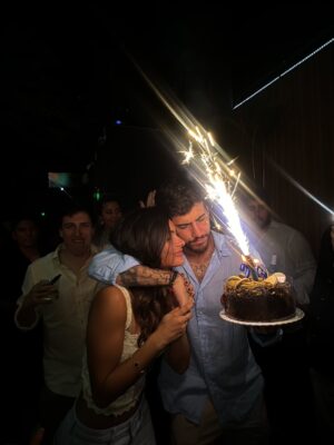 Ivana Yturbe Instagram - Feliz cumpleaƱos compaƱerito de vida ā„ļø Eres el mejor equipo que puedo tener, Almu y yo nos sacamos la loterĆa de tener un hombre como tĆŗ en nuestras vidas š„°š„° Todo a tu lado es mĆ”s bonito!
Gracias por todo el amor que me das dĆa a dĆa ā¤ļø Eres un super papĆ”, el mejor esposo, un amigo increĆble y un cabellero de esos pocos que existenšš¾Todos los que te conocemos y tenemos la dicha de compartir contigo sabemos el ser de luz que eres. Que este aƱo venga acompaƱado de mucho Ć©xitos y que todos los deseos de tu corazón se cumplan porque nadie lo mereces mĆ”s que tĆŗ āØ. Feliz dĆa mi vida hermosa!!!Almudena y yo te amamos con todo nuestro corazón š