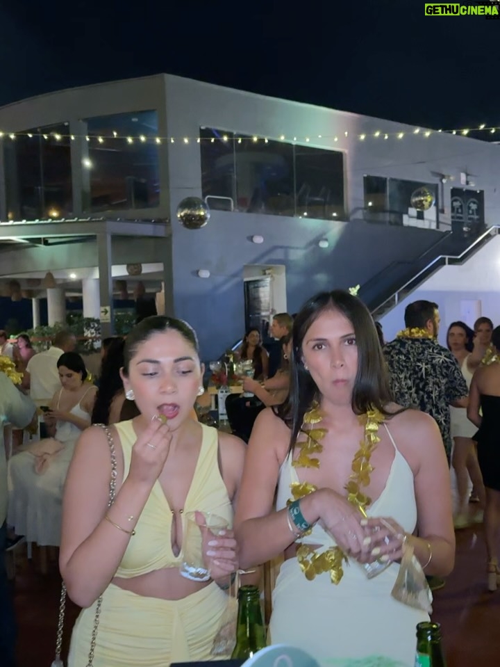 Ivana Yturbe - 63.5K Likes - Feliz año 🎊 Que sean muy felices 🤍