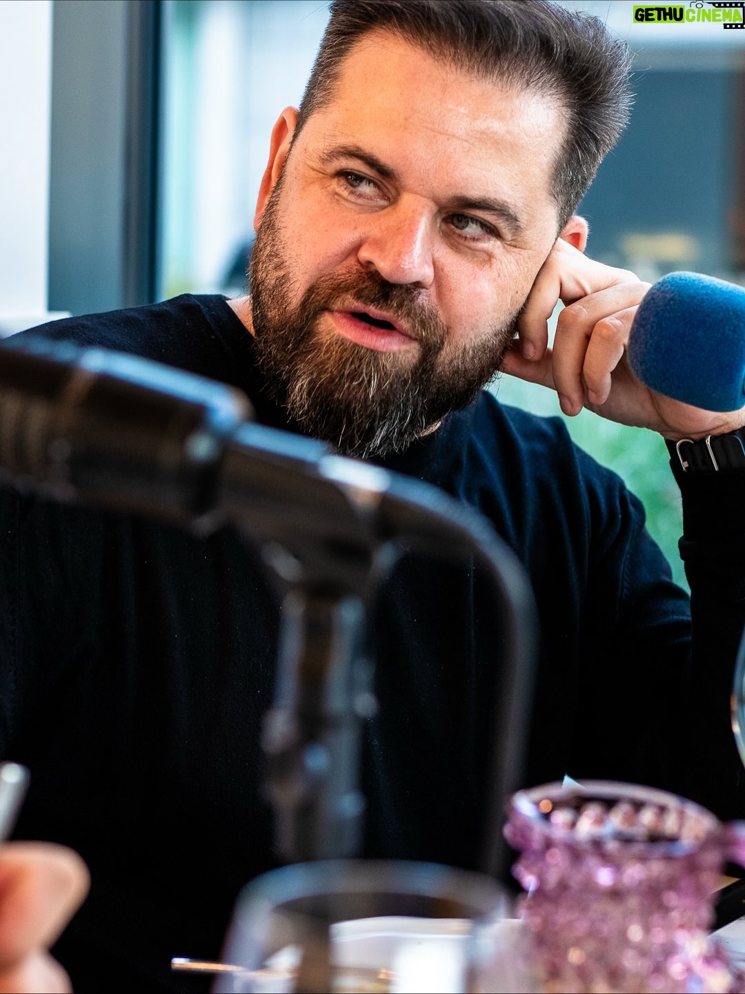 Iveta Fabešová - 1K Likes - Máte podnik? A mohla bych ho vidět? Tahle #velkazranice byla docela konzultantská. Potkali jsme se v @ivetafabesova_cafe s paní domácí, tedy @fabesovaiveta , @luboskastner a @lifeof_rene . Probrali jsme spoustu témat, a mluvili jsme opravdu hodně o chodu podniku, i proto tomu dílu říkám Gastro 2.0. Parťákem dílu je @volkswagencz , jen díky němu můžeme přinášet tyhle dlouhé rozhovory o gastru a snad i nějak pomoci oboru. Díky @tashicz za fotky a vám za zpětnou vazbu? Už jste slyšeli? Těšíme se na #heslodoposlouchanosti .

https://open.spotify.com/episode/5iuX7NkLt2yPqrQtGZa0sA?si=iMyCJkWbS7qyT02pI7y84g

#velkazranice
#ivetafabesovacafe
#ivetafabesova
#luboskastner 
#renemuller 
#vwambassador 
#gastromapalukasehejlika