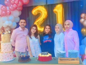 Iyeth Bustami Instagram - Happy Milad my dear Bintang @zavienabintang 
Anak sulungku yg paling rame dirmh dan dimana saja...,suka masak dan melayani makan siapa saja..,agak sensi, ambekan tp mudah pula dipujuk dan tdk berlarut", senang berbagi dan perhatian pd siapa saja..terutama org" terdekatnya..
Mama dan Papa sangat bangga sm kaka..apalg saat skrg kaka makin dewasa dan makin matang cara berpikirnya..semoga dgn bertambah umur dan berkurangnya usia..kaka semakin menemukan hal" yg baik dan menjadi jati diri yg sesungguhnya..
Sehat dan bahagia...soleha dan QOLBUN SALIM..,selalu jaga hati..aamiin
W LV U 🤍