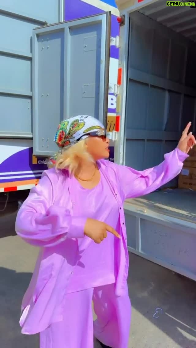 Jacqueline Wolper - 590 Likes - simba wa Bahari Ni Mmoja Tuu @silent_ocean_ltd Wamefikisha mzigo wangu salama kabisa Tena kwa wakati Na wateja wangu wanaendelea Na huduma kama kawaida wale Mliokosa showergel Mzigo umewasili sasa hakuna Tena kupauka oyaaaa Mwanangu kameraman wa leo Tnx @alpharaj 
.

Number Moja kabisa kwa wafanyabiashara wadogo,wakati Na wakubwa kwa kifupi Ni wakombozi wetu OG saaana @silent_ocean_ltd @silent_ocean_ltd 🔥🔥🔥🔥