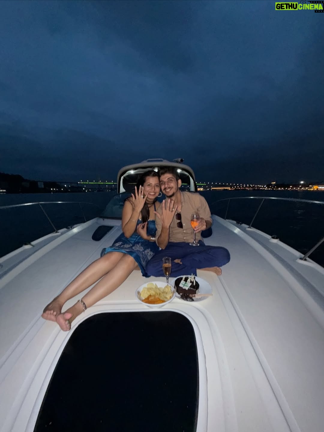 Jagriti Pahwa - 673.6K Likes - From content collabs to lifetime collab 🥹❤️ Jaggu Pahwa is officially mine 💍 🧿
.
.
.
.
.
#proposal #dreamproposal #jagritipahwa #techiela #lifetimecollab