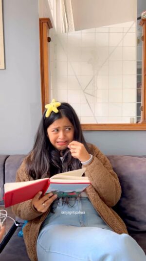 Jagriti Pahwa Instagram - Ye privacy kya hota h? 😱Tag someone whose Mom is Jasoos😂
.
.
.
#confessiondiary #secretexposed #jagritipahwa #indianmom #boyfriend