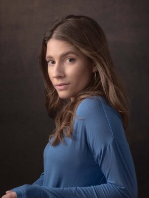 Jana Kovalčiková Instagram - 🫶🏻 Janka Kovalčíková.
.
Prirodzená, milá, s iskrou.
Radosť fotiť 😌✨
.
#janakovalcikova #portraitphotography #portrait #photography #BorisNemeth #Bratislava #Slovakia #actress #studioportrait