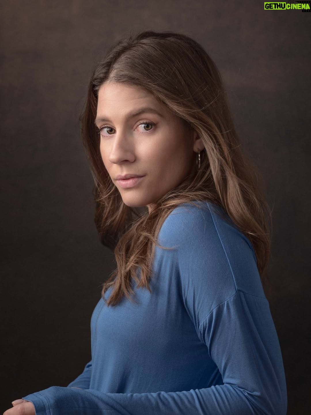 Jana Kovalčiková - 4K Likes - 🫶🏻 Janka Kovalčíková. 
.
Prirodzená, milá, s iskrou. 
Radosť fotiť 😌✨
.
#janakovalcikova #portraitphotography #portrait #photography #BorisNemeth #Bratislava #Slovakia #actress #studioportrait