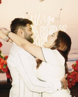 Janavi Jain Instagram - his song during proposal ‘Chaar kadam bas chaar kadam chaldo na sath mere’🥹🧿✨❤️
I love you 🥹🧿❤️
.
.
#justjaanforever