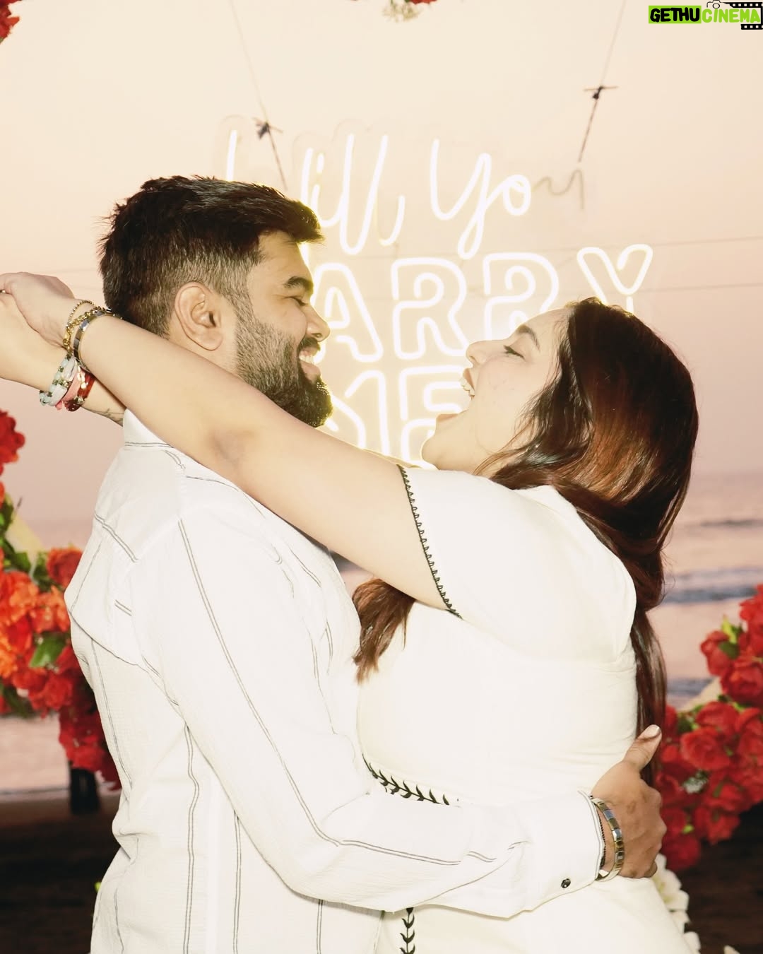 Janavi Jain - 39K Likes - his song during proposal ‘Chaar kadam bas chaar kadam chaldo na sath mere’🥹🧿✨❤️
I love you 🥹🧿❤️
.
.
#justjaanforever