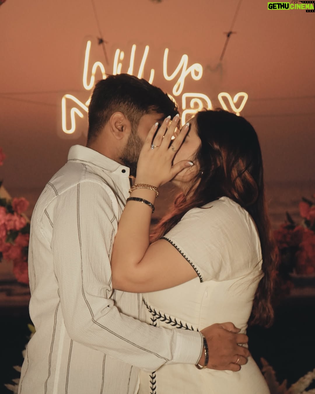 Janavi Jain - 39K Likes - his song during proposal ‘Chaar kadam bas chaar kadam chaldo na sath mere’🥹🧿✨❤️
I love you 🥹🧿❤️
.
.
#justjaanforever