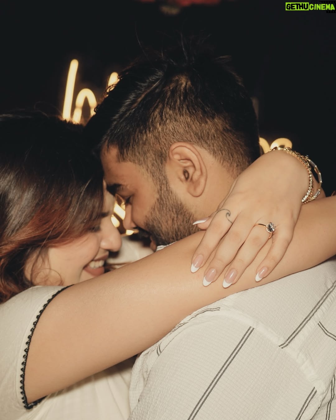 Janavi Jain - 39K Likes - his song during proposal ‘Chaar kadam bas chaar kadam chaldo na sath mere’🥹🧿✨❤️
I love you 🥹🧿❤️
.
.
#justjaanforever