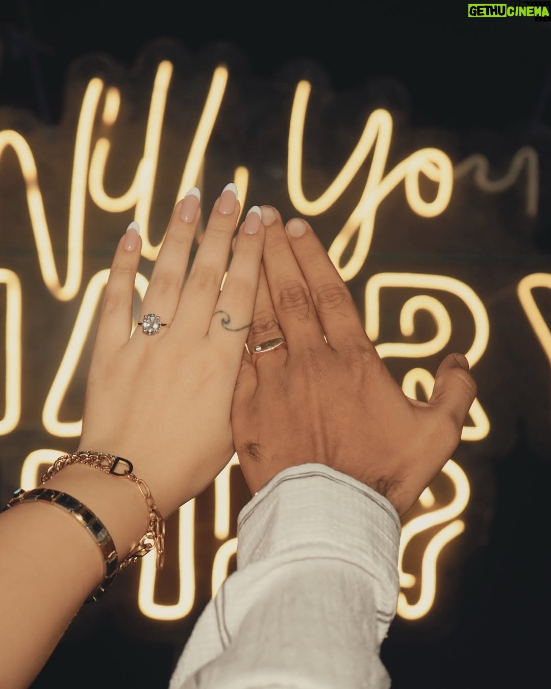 Janavi Jain - 39K Likes - his song during proposal ‘Chaar kadam bas chaar kadam chaldo na sath mere’🥹🧿✨❤️
I love you 🥹🧿❤️
.
.
#justjaanforever
