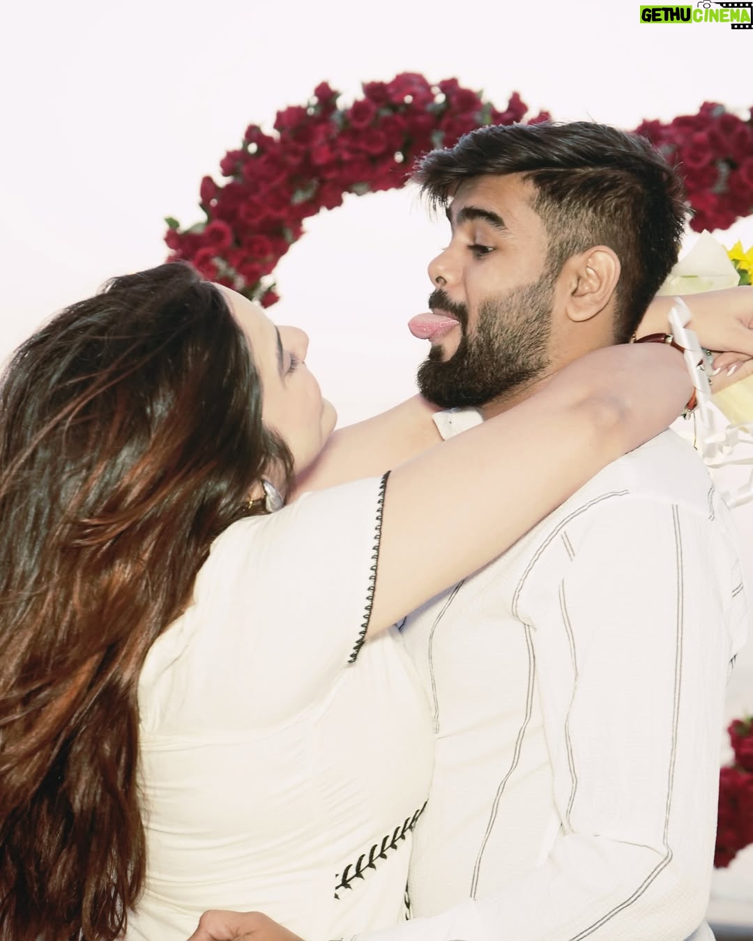 Janavi Jain - 39K Likes - his song during proposal ‘Chaar kadam bas chaar kadam chaldo na sath mere’🥹🧿✨❤️
I love you 🥹🧿❤️
.
.
#justjaanforever
