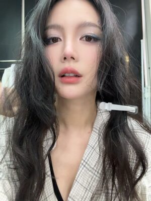 Jane Chen Instagram - 喜歡這份工作 總能遇到溫暖的人