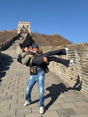 Jane Lee Instagram - 這次聖誕假期來北京陪兒子找他的同學歡聚，特別安排一起踏上萬里長城，上山坐纜車，下山坐溜滑梯，中間步行長城大約一個半小時，山巒起伏，壯麗如畫，真的是非常值得的旅行👍🏻 大推
#不是八達嶺 #慕田峪長城
#感謝好天氣