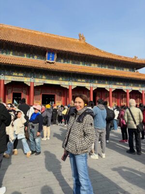 Jane Lee Instagram - 零下一度的北京故宮，紅牆金瓦的歷史軌跡，上次拜訪已隔十年，帶著孩子舊地同遊溫故知新🫶🏻
#永遠走不完  #甄環傳一直出現
#姊弟拍照互動像小情侶🤣
#我年輕時候也不怕冷好嗎
#爸爸去哪儿