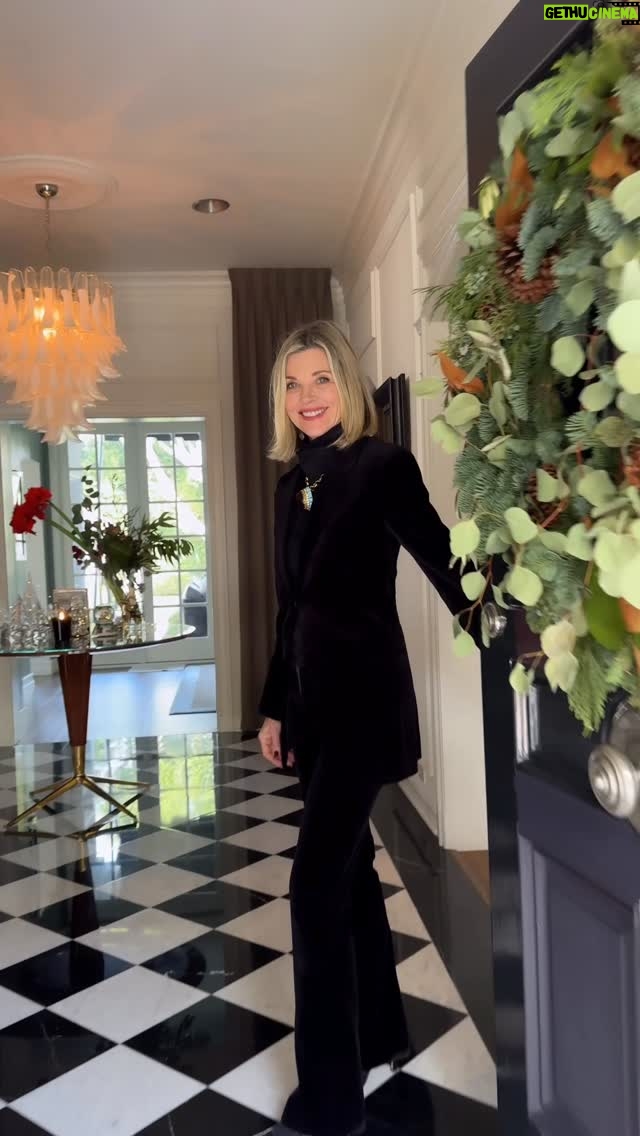 Janet Gunn - 1.6K Likes - There’s something truly special about Christmas🎄the way decorating your home becomes a little ritual of joy.

It’s also a moment to pause and reflect on the year you’ve lived.
This year, I dove into piano 🎹 lessons—and I didn’t expect how much joy it would bring me… thanks to my great teacher!

I do hope the new year brings you so much fun, health, happiness, and doing something you love🎁
Merry Christmas to you, your family & friends🙏
Velvet Suit @frame 
Dress @lucianaemiliaatelier 
Pants @brihollowayofficial 
Sequin pants @forte_forte 

@carolinecommunications
