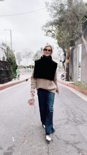 Janet Gunn Instagram - 2026🤍
The moment you decide to step into your authority that becomes your new beginning. Time is more flexible than you think…
Comment shop for links
Happy new year to you!!! 
@ashleygalleranistreetstyle 🫶🏻