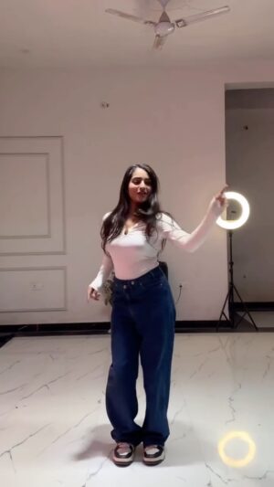 Janhvi Dubey Instagram - Oldeii vibe š«£
.
.
#dance #viralvideos #trending