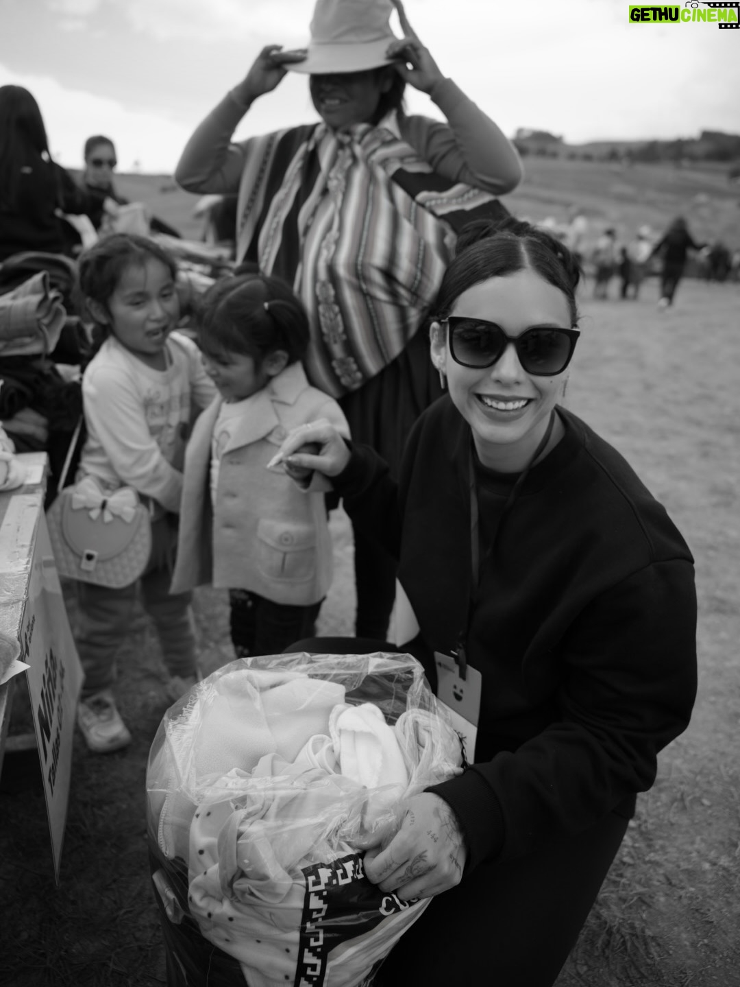 Janick Maceta - 92.1K Likes - Sonrisas que llevaré siempre en el corazón 🤍 Hace unas semanas acompañé una vez más a mi familia de @perupendiente en este viaje tan especial, llevando ayuda humanitaria al centro poblado de Chamis Cajamarca✨

Feliz de ser parte de este gran grupo humano de voluntarios que trabajan constantemente para ayudar a nuestro Perú🤍

Gracias @nanabelllo @agaluxstudio  por estas fotos hermosas✨