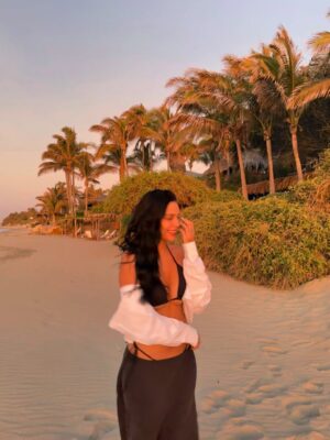 Janick Maceta Instagram - Por más sonrisas y atardeceres bonitos este año ⪩. .⪨✧.*♡⋅‧₊˚ ⋅⏾ ◡̈