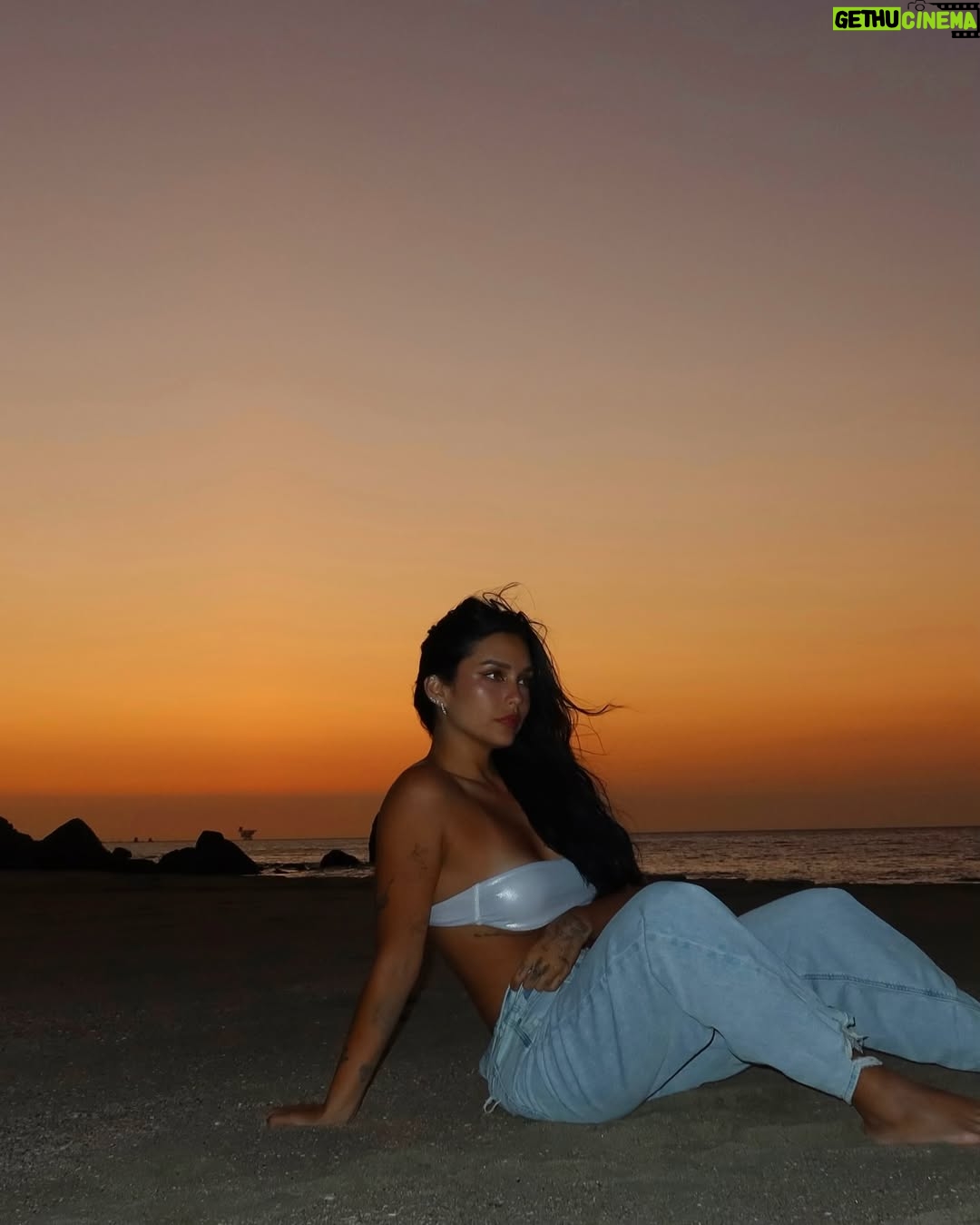 Janick Maceta - 67.9K Likes - Por más sonrisas y atardeceres bonitos este año ⪩. .⪨✧.*♡⋅‧₊˚ ⋅⏾ ◡̈