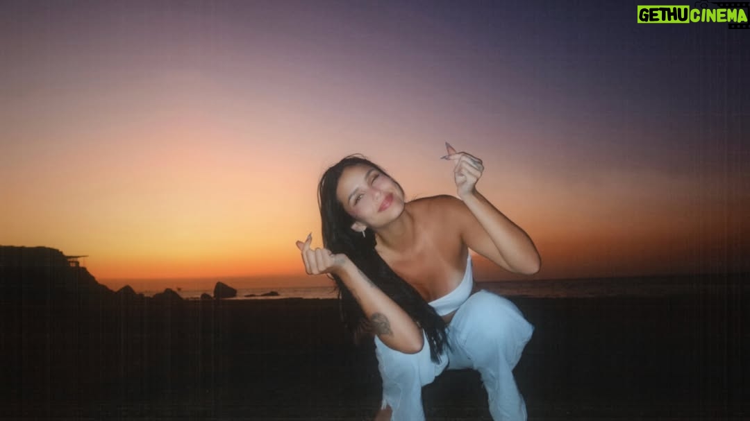 Janick Maceta - 67.9K Likes - Por más sonrisas y atardeceres bonitos este año ⪩. .⪨✧.*♡⋅‧₊˚ ⋅⏾ ◡̈