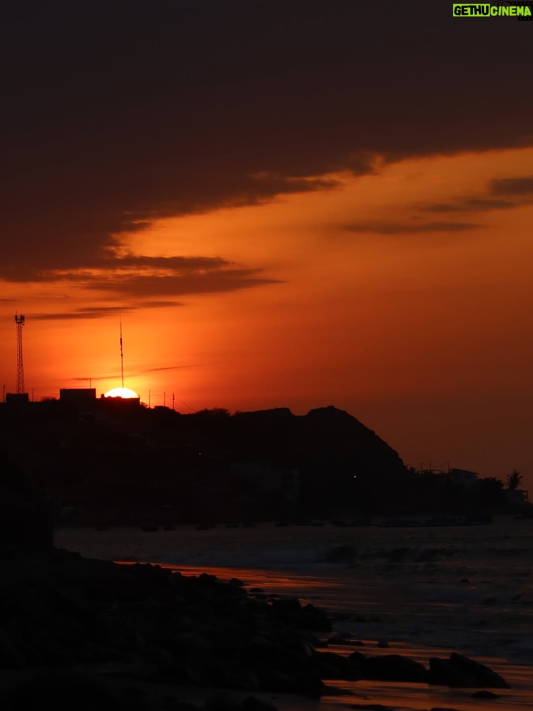 Janick Maceta - 67.9K Likes - Por más sonrisas y atardeceres bonitos este año ⪩. .⪨✧.*♡⋅‧₊˚ ⋅⏾ ◡̈