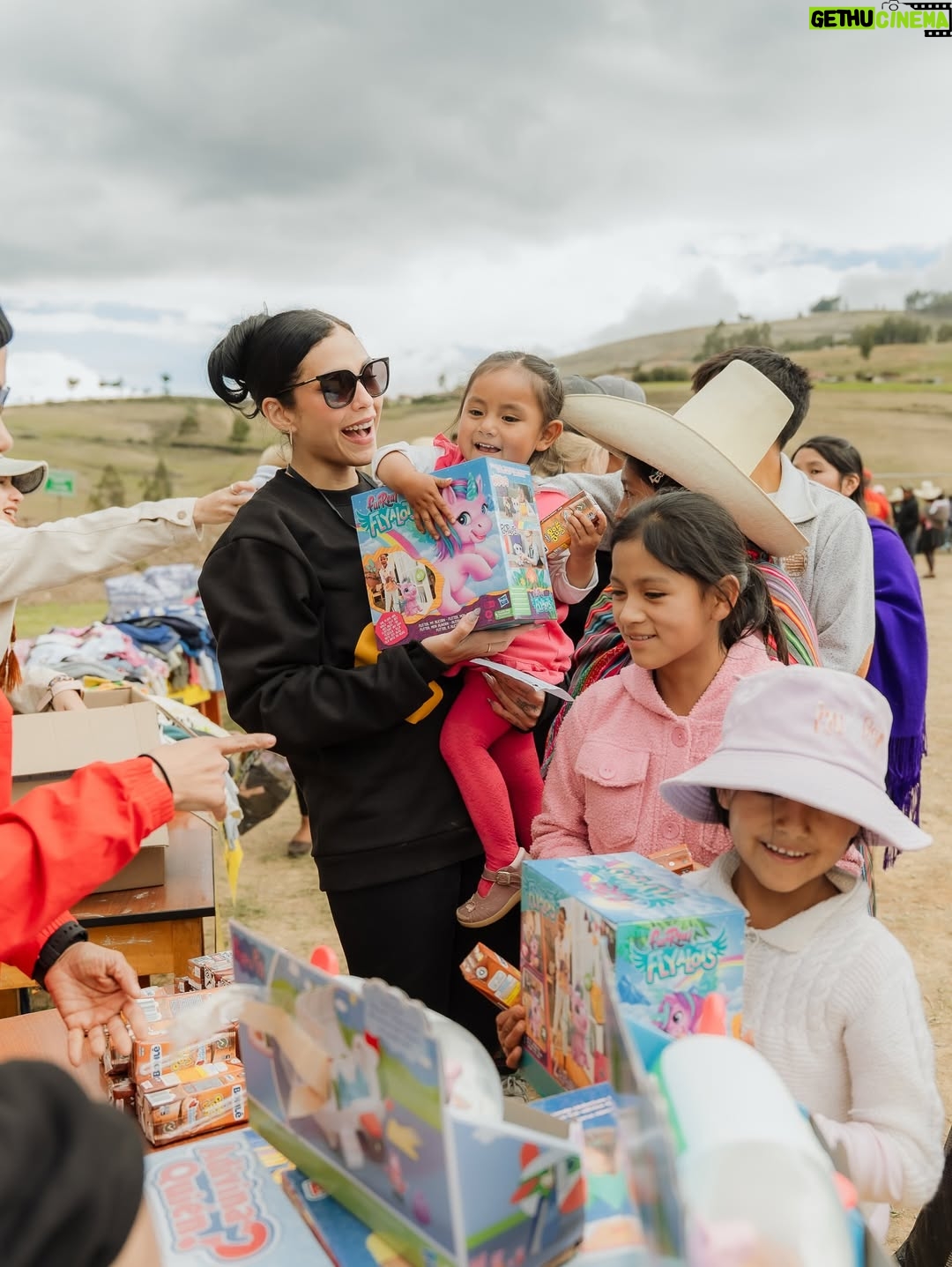 Janick Maceta - 92.1K Likes - Sonrisas que llevaré siempre en el corazón 🤍 Hace unas semanas acompañé una vez más a mi familia de @perupendiente en este viaje tan especial, llevando ayuda humanitaria al centro poblado de Chamis Cajamarca✨

Feliz de ser parte de este gran grupo humano de voluntarios que trabajan constantemente para ayudar a nuestro Perú🤍

Gracias @nanabelllo @agaluxstudio  por estas fotos hermosas✨