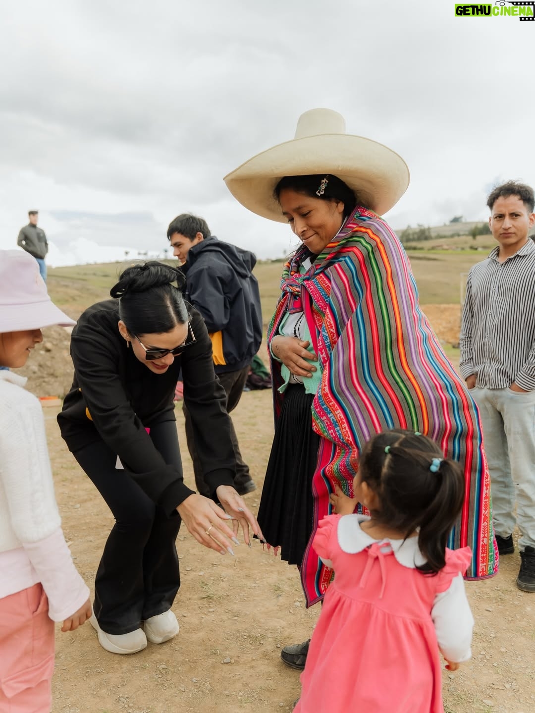 Janick Maceta - 92.1K Likes - Sonrisas que llevaré siempre en el corazón 🤍 Hace unas semanas acompañé una vez más a mi familia de @perupendiente en este viaje tan especial, llevando ayuda humanitaria al centro poblado de Chamis Cajamarca✨

Feliz de ser parte de este gran grupo humano de voluntarios que trabajan constantemente para ayudar a nuestro Perú🤍

Gracias @nanabelllo @agaluxstudio  por estas fotos hermosas✨