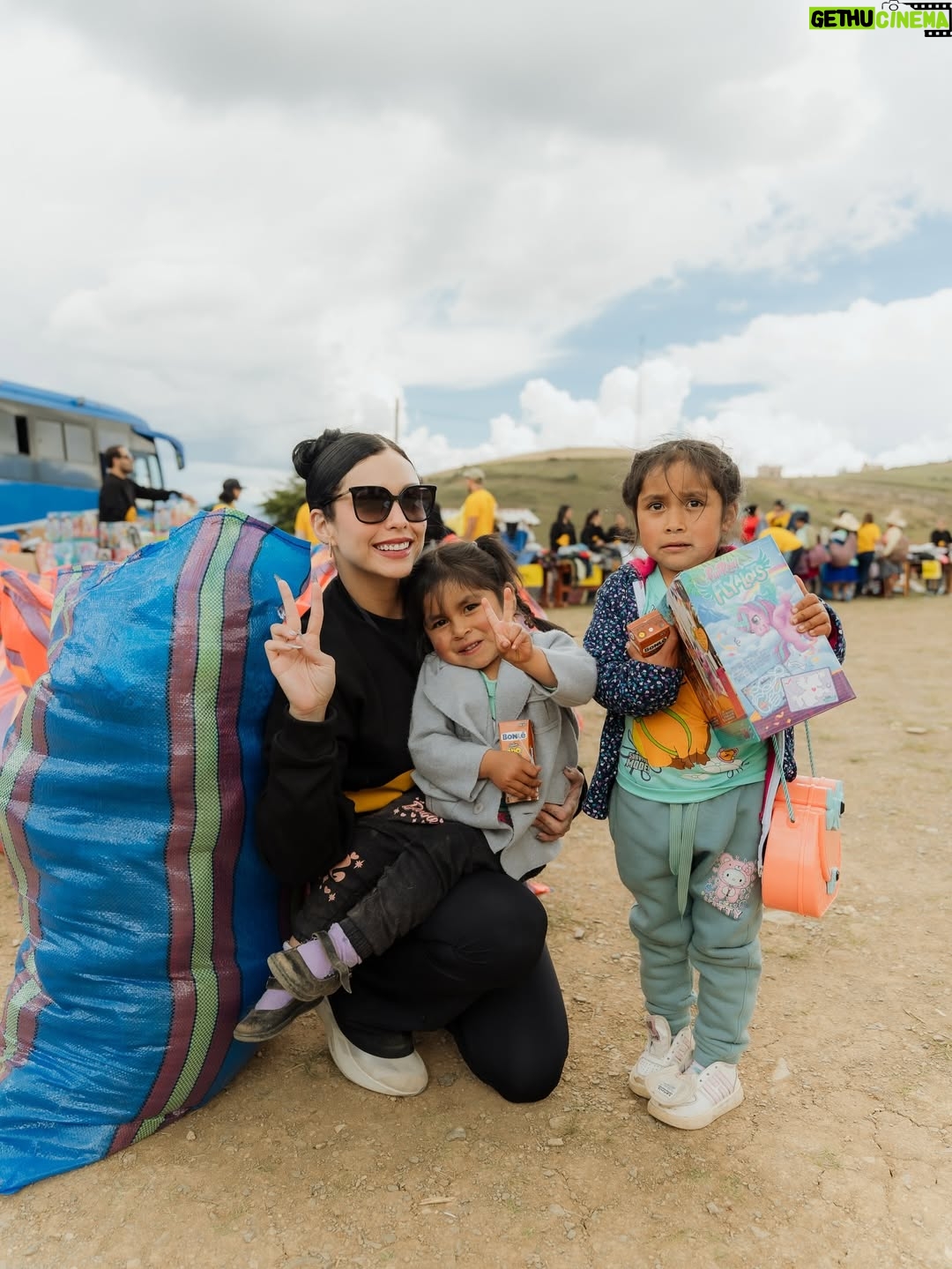 Janick Maceta - 92.1K Likes - Sonrisas que llevaré siempre en el corazón 🤍 Hace unas semanas acompañé una vez más a mi familia de @perupendiente en este viaje tan especial, llevando ayuda humanitaria al centro poblado de Chamis Cajamarca✨

Feliz de ser parte de este gran grupo humano de voluntarios que trabajan constantemente para ayudar a nuestro Perú🤍

Gracias @nanabelllo @agaluxstudio  por estas fotos hermosas✨