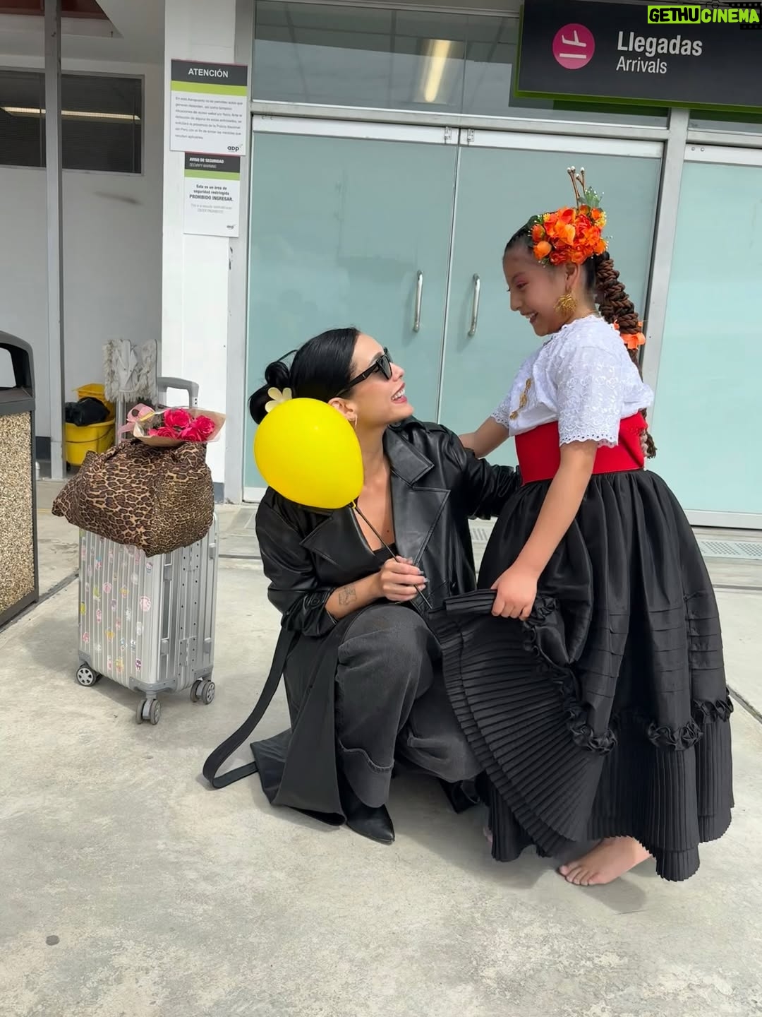Janick Maceta - 92.1K Likes - Sonrisas que llevaré siempre en el corazón 🤍 Hace unas semanas acompañé una vez más a mi familia de @perupendiente en este viaje tan especial, llevando ayuda humanitaria al centro poblado de Chamis Cajamarca✨

Feliz de ser parte de este gran grupo humano de voluntarios que trabajan constantemente para ayudar a nuestro Perú🤍

Gracias @nanabelllo @agaluxstudio  por estas fotos hermosas✨