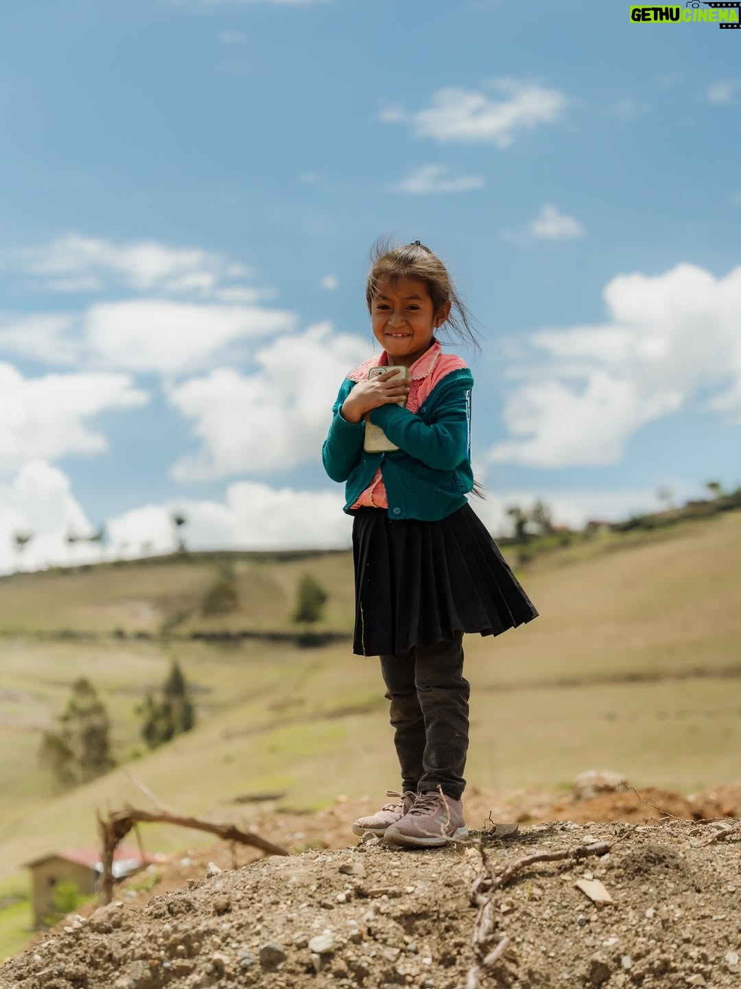 Janick Maceta - 92.1K Likes - Sonrisas que llevaré siempre en el corazón 🤍 Hace unas semanas acompañé una vez más a mi familia de @perupendiente en este viaje tan especial, llevando ayuda humanitaria al centro poblado de Chamis Cajamarca✨

Feliz de ser parte de este gran grupo humano de voluntarios que trabajan constantemente para ayudar a nuestro Perú🤍

Gracias @nanabelllo @agaluxstudio  por estas fotos hermosas✨
