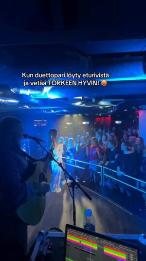 Jannika Wirtanen Instagram - Antaapin tulla kauniita lauseita kommenttikenttään mun törkeen rohkeelle ja upeelle KOKKOLA duettoparille!!!!
Se olikin vuoden vika! 🤘🏼
