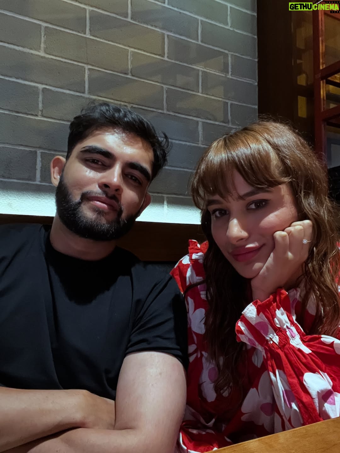 Janvi Sikaria - 2.5K Likes - 1 screwed up order, 3 years of friendship   3 years of dating, 1 shark tank approved venture and 20 breakups later 🙂‍↔️