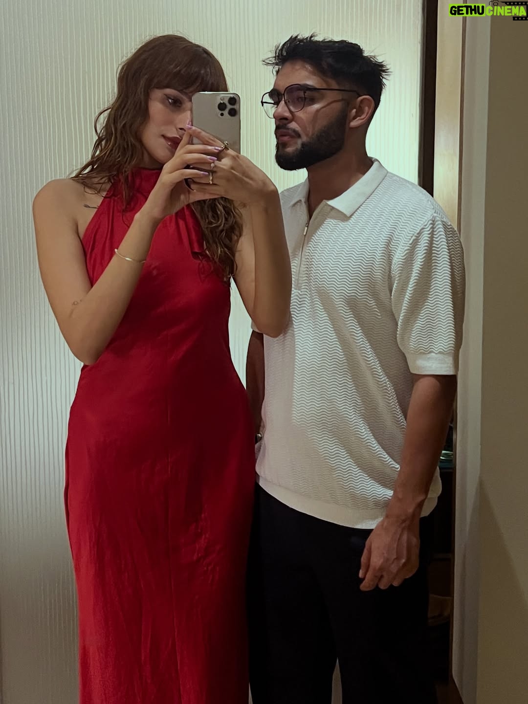 Janvi Sikaria - 2.5K Likes - 1 screwed up order, 3 years of friendship   3 years of dating, 1 shark tank approved venture and 20 breakups later 🙂‍↔️