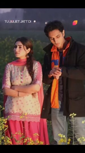 Jasmeet Kaur Instagram - Thodi si takraar aur meethi si muskaan, yahi toh hai Heer aur Nawab ki pehchaan! šš
Dekhiye #TuJulietJattDi, har roz shaam 7 baje, sirf #Colors aur @jiohotstar par.
@syedsahabb @jasmeet_kaur09