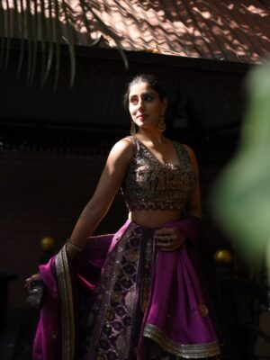 Jasmin Bajwa Instagram - Main khud se milne nikli hoonā¦
agar tum mil gaye, toh kahani badal jaayegi.š
ā¢
ā¢
ā¢
ā¢
ā¢
ā¢
ā¢
ā¢
⢠In a silhouette by @roopkala_ludhiana
⢠Framed by @memoriesunlimited3
