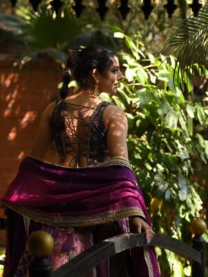Jasmin Bajwa Instagram - Main khud se milne nikli hoonā¦
agar tum mil gaye, toh kahani badal jaayegi.š
ā¢
ā¢
ā¢
ā¢
ā¢
ā¢
ā¢
ā¢
⢠In a silhouette by @roopkala_ludhiana
⢠Framed by @memoriesunlimited3