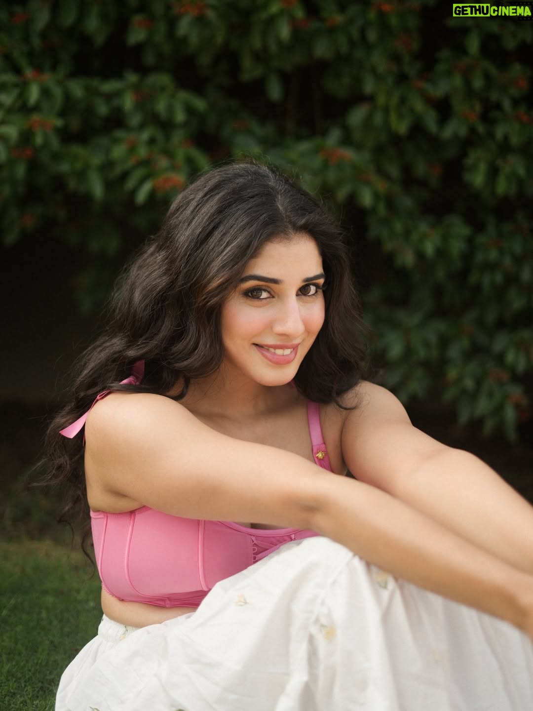 Jasmin Bajwa - 50.3K Likes - Where they were fragments, I am wholeness.
Where they were noise, I am home.
You don’t need to look back to measure love,
because everything you searched for—
now stands in front of you, complete.🌸💕💖🎀🌷🧞‍♀️