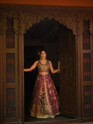 Jasmin Bajwa Instagram - Main khud se milne nikli hoonā¦
agar tum mil gaye, toh kahani badal jaayegi.š
ā¢
ā¢
ā¢
ā¢
ā¢
ā¢
ā¢
ā¢
⢠In a silhouette by @roopkala_ludhiana
⢠Framed by @memoriesunlimited3